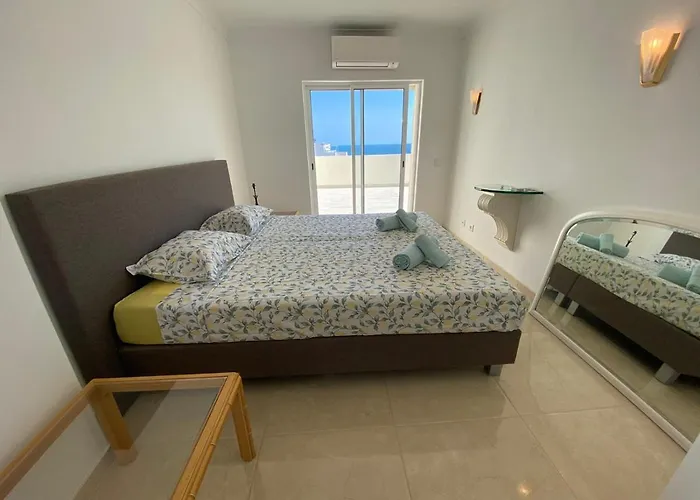 Com Grandes Terracos Em Frente A Διαμέρισμα *