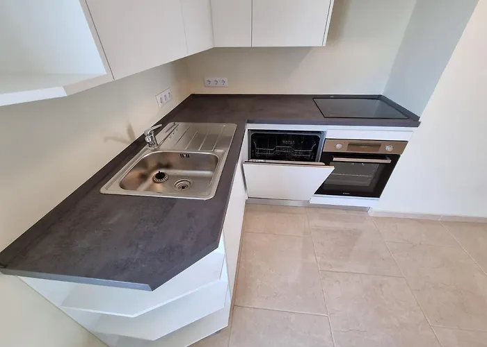 Com Grandes Terracos Em Frente A Daire *