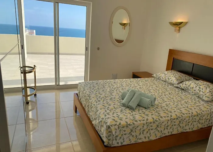 公寓 Com Grandes Terracos Em Frente A 波尔蒂芒