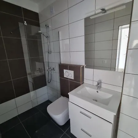 Apartman Com Grandes Terracos Em Frente A *