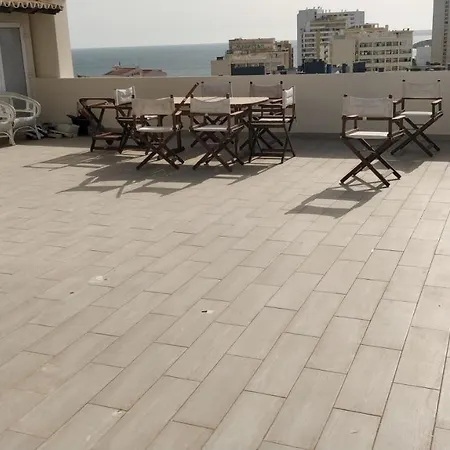 Com Grandes Terracos Em Frente A Apartman