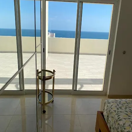 Com Grandes Terracos Em Frente A Apartman Portimão