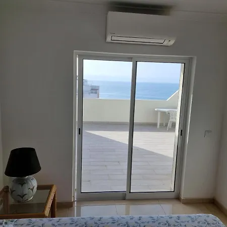 Apartman Com Grandes Terracos Em Frente A